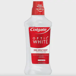 /img/28921-using-whitening-mouthwash.webp