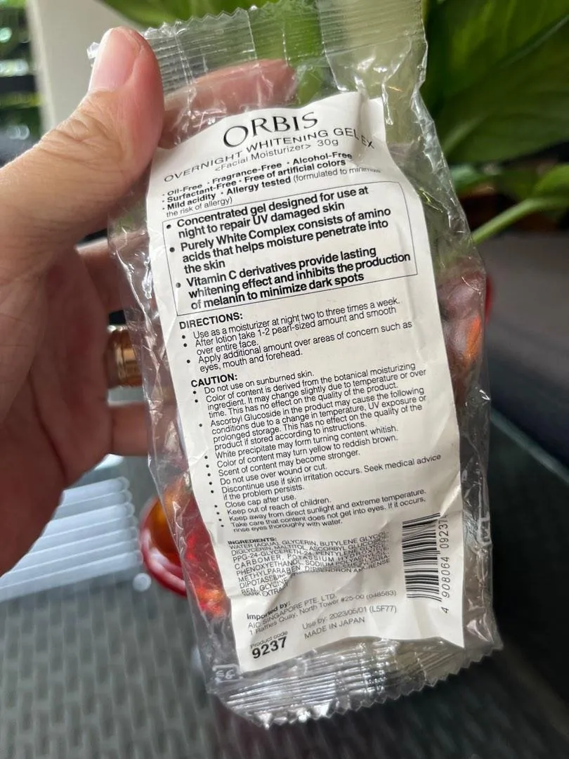 28938 glowing skin woman